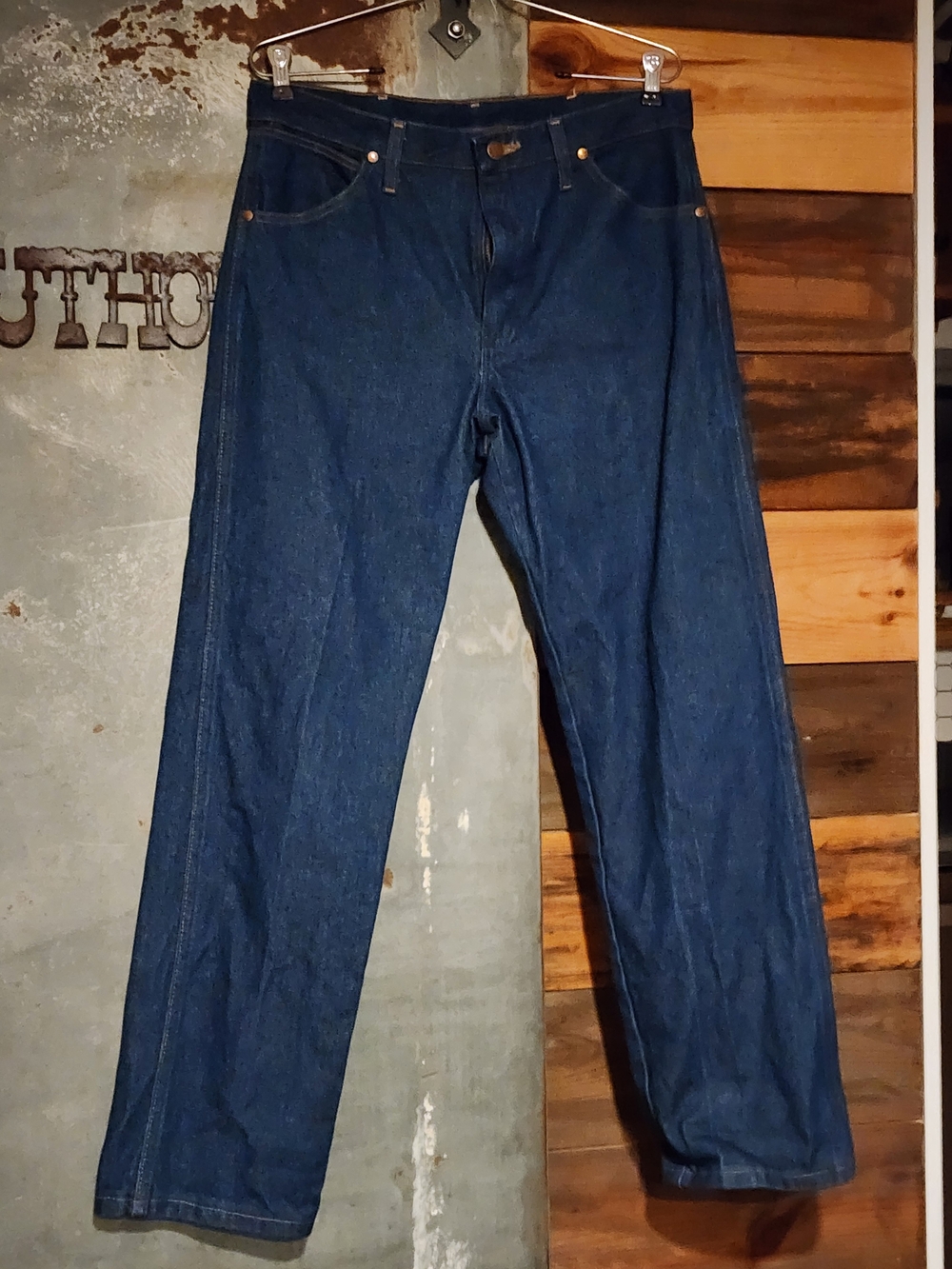Wrangler Classic Indigo Straight Leg Jeans